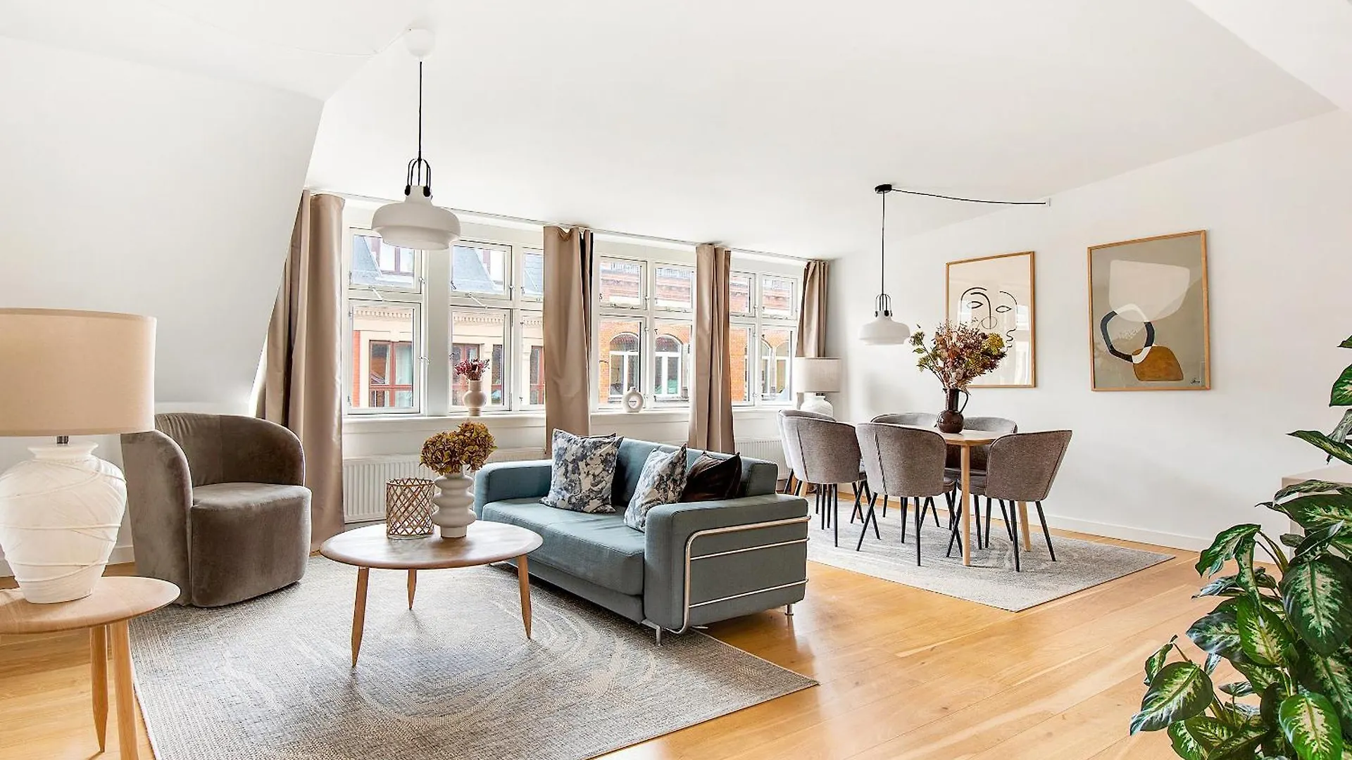 Sanders Leaves - Precious Two-Bedroom Penthouse In Downtown Copenhagen